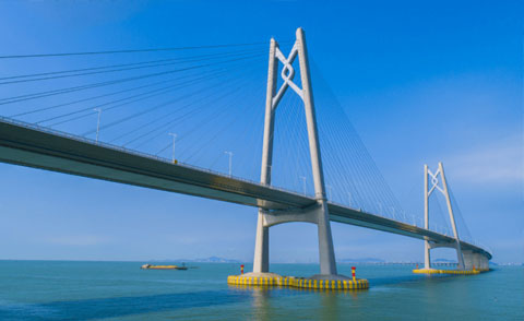 港珠澳大橋重達90噸重鋼結構運輸項目